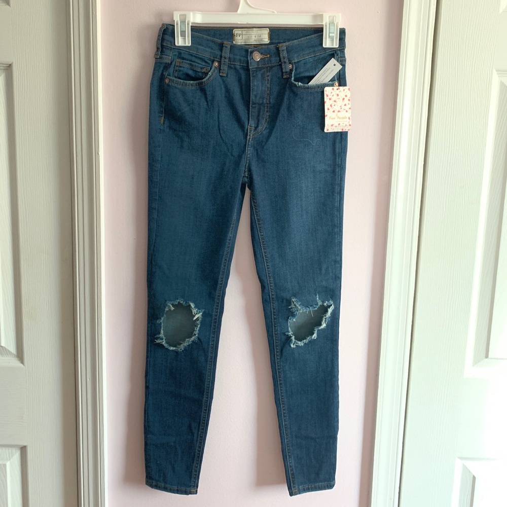 NWT Free People Busted Skinny Jeans - Picture 2 of 5